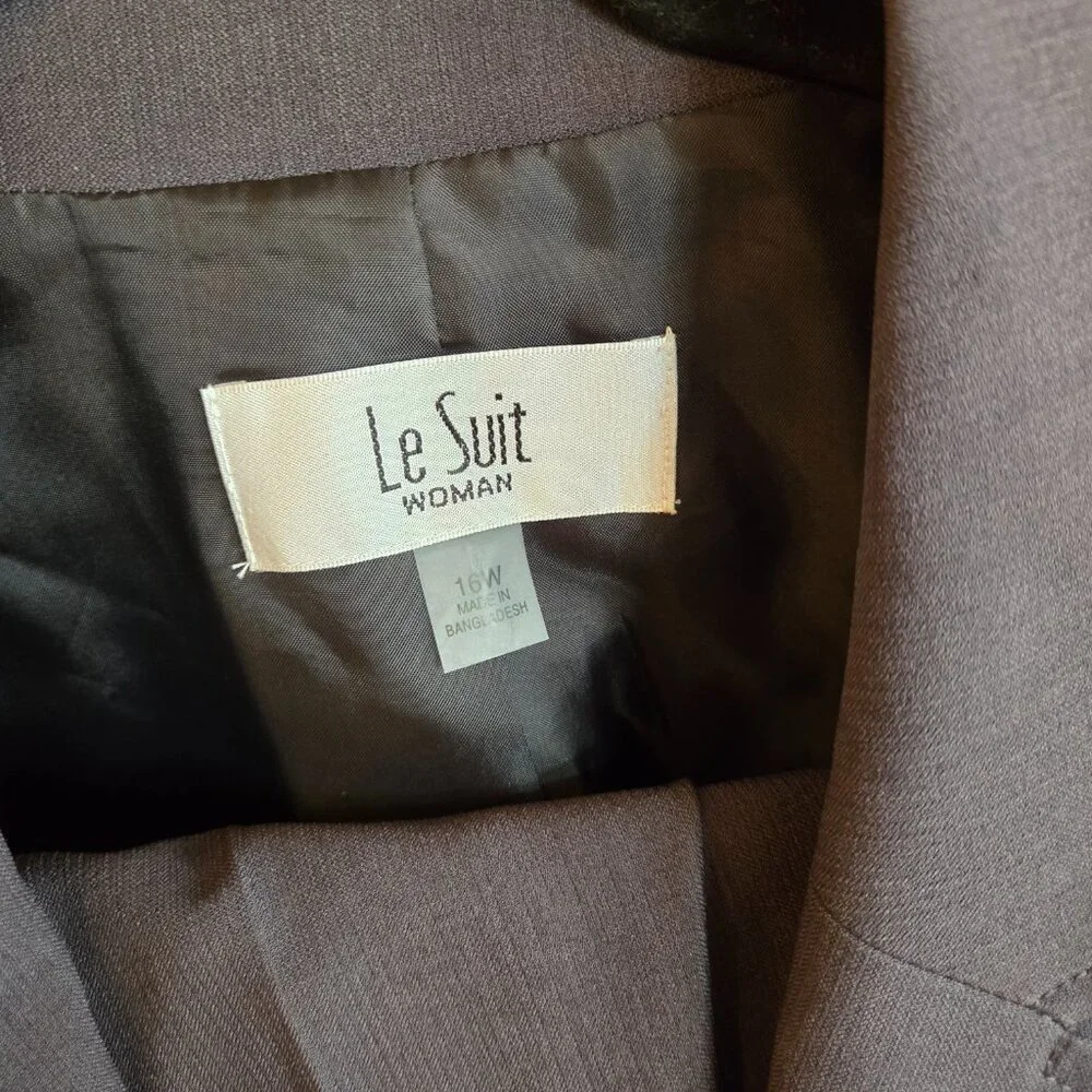 Le Suit Women's Pant Suit- New with tags - Picture 5 of 5